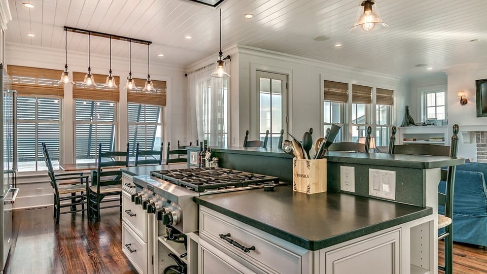 House, 4 Bedrooms | Private kitchen | Fridge, oven, coffee/tea maker, toaster