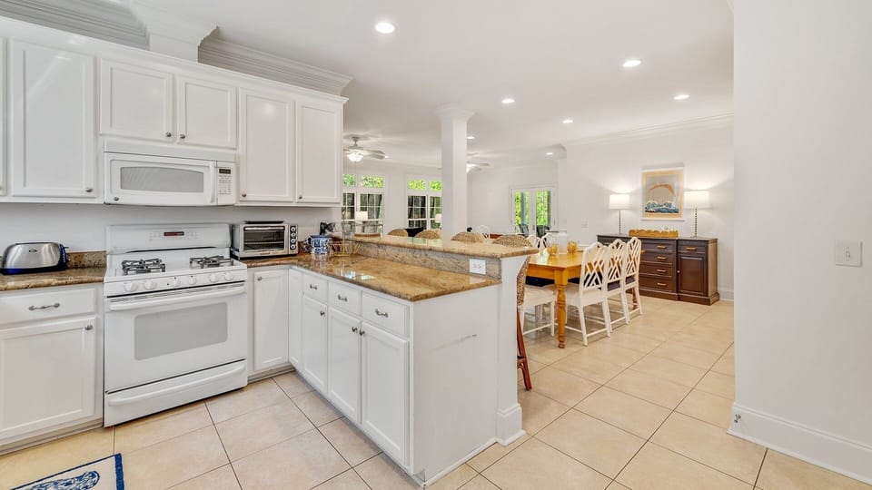 House, 5 Bedrooms | Private kitchen | Coffee/tea maker, fridge, oven, toaster