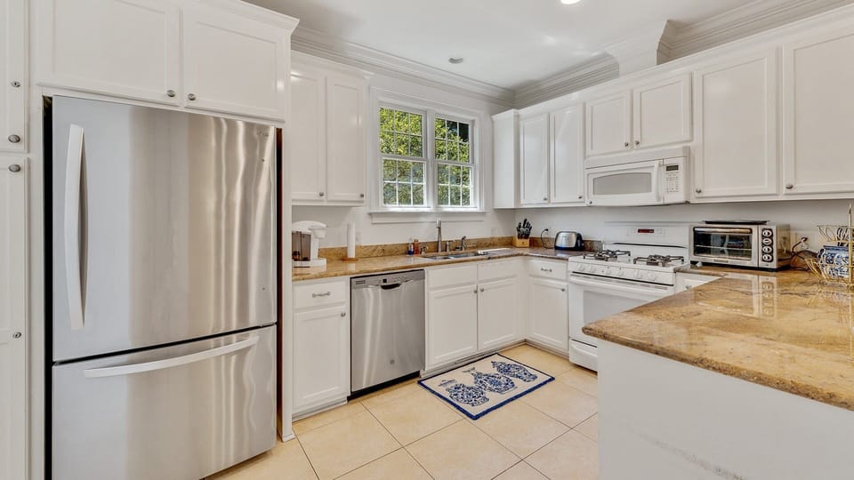 House, 5 Bedrooms | Private kitchen | Coffee/tea maker, fridge, oven, toaster