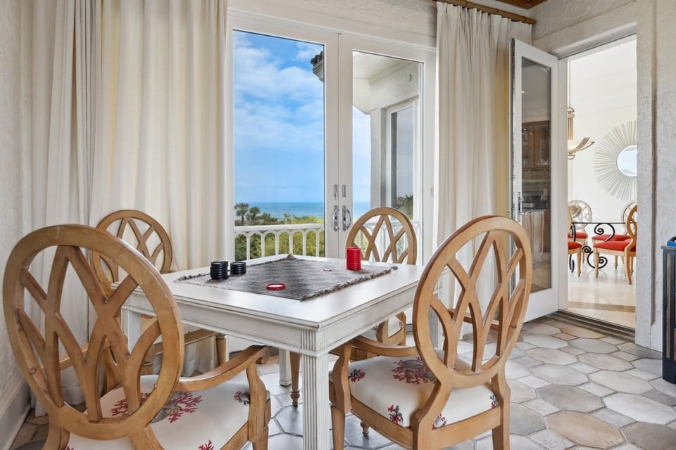 House, 6 Bedrooms | Dining