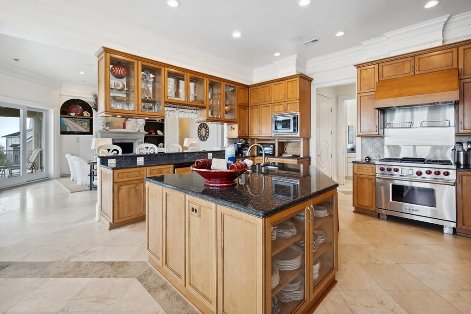 House, 6 Bedrooms | Private kitchen | Coffee/tea maker, fridge, oven, toaster