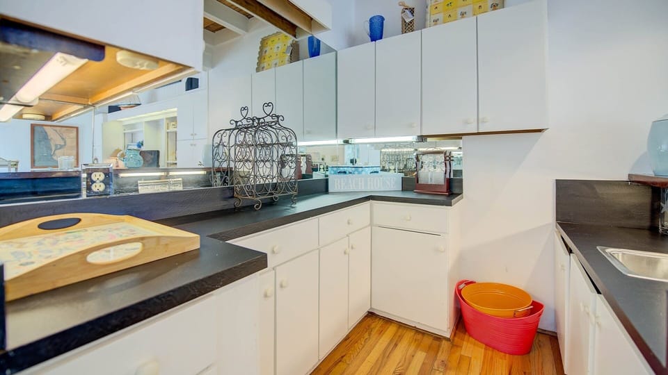 House, 4 Bedrooms | Private kitchen | Coffee/tea maker, fridge, oven, toaster