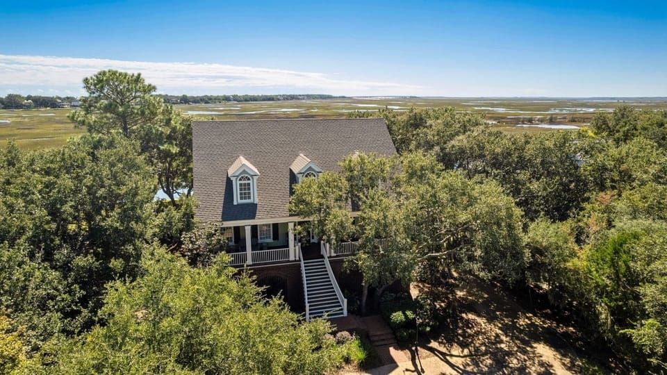 House, 5 Bedrooms | Exterior