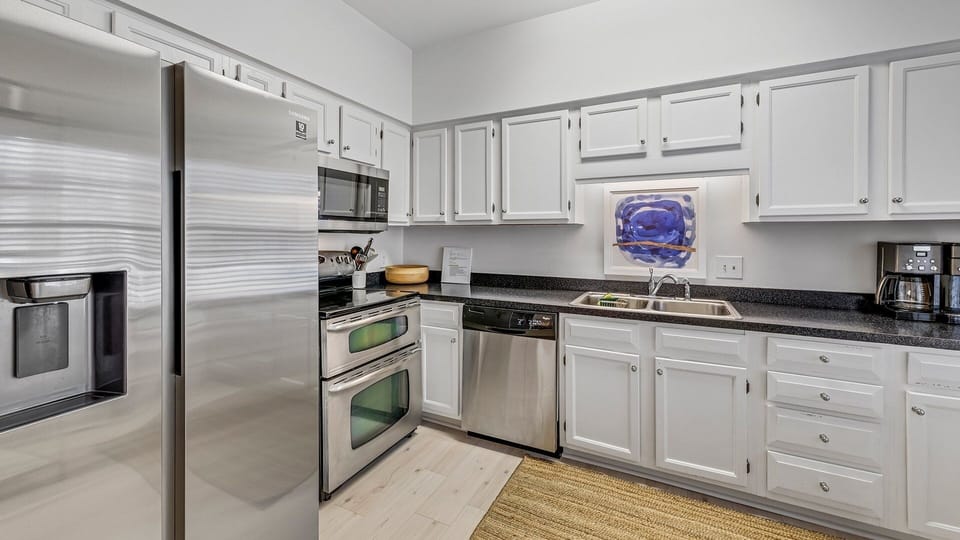 Condo, 3 Bedrooms | Private kitchen | Coffee/tea maker, fridge, oven, toaster