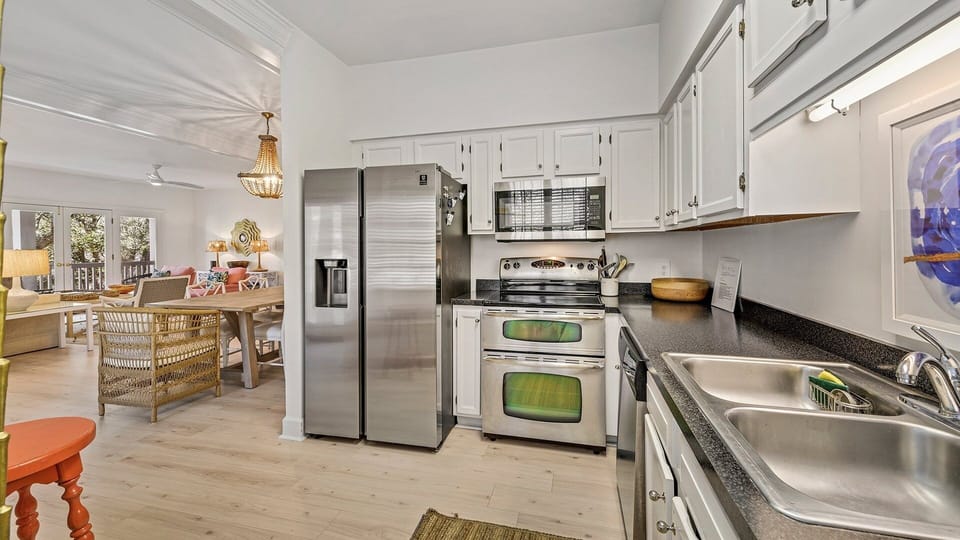 Condo, 3 Bedrooms | Private kitchen | Coffee/tea maker, fridge, oven, toaster