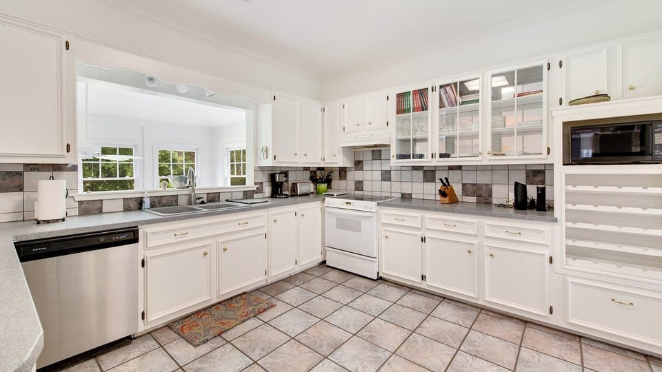House, 5 Bedrooms | Private kitchen | Coffee/tea maker, fridge, oven, toaster