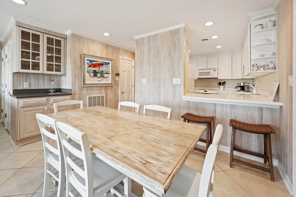 Condo, 3 Bedrooms | Dining