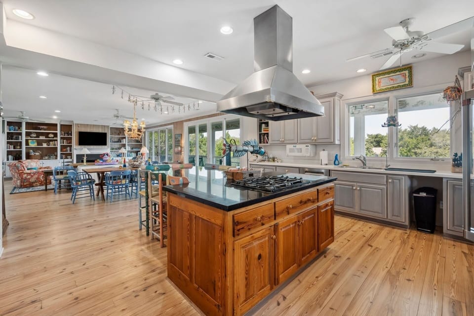 House, Multiple Bedrooms | Private kitchen | Coffee/tea maker, fridge, oven, toaster