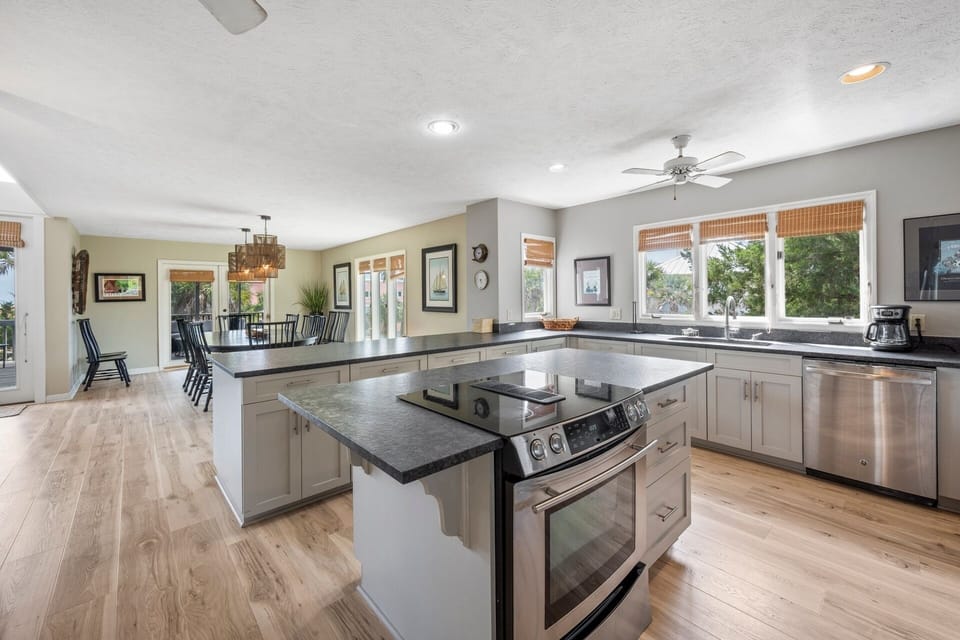House, Multiple Bedrooms | Private kitchen | Coffee/tea maker, fridge, oven, toaster