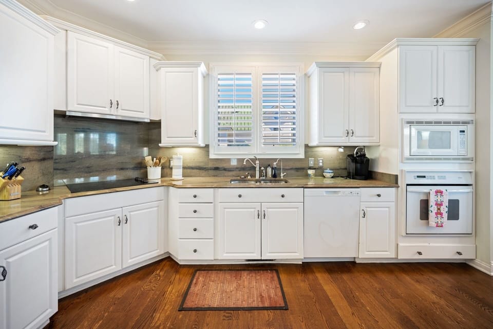 House, 4 Bedrooms | Private kitchen | Coffee/tea maker, fridge, oven, toaster