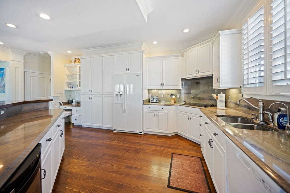 House, 4 Bedrooms | Private kitchen | Coffee/tea maker, fridge, oven, toaster