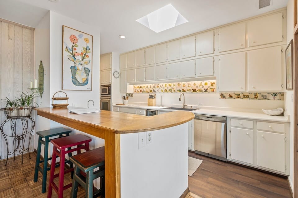Condo, 3 Bedrooms | Private kitchen | Coffee/tea maker, fridge, oven, toaster