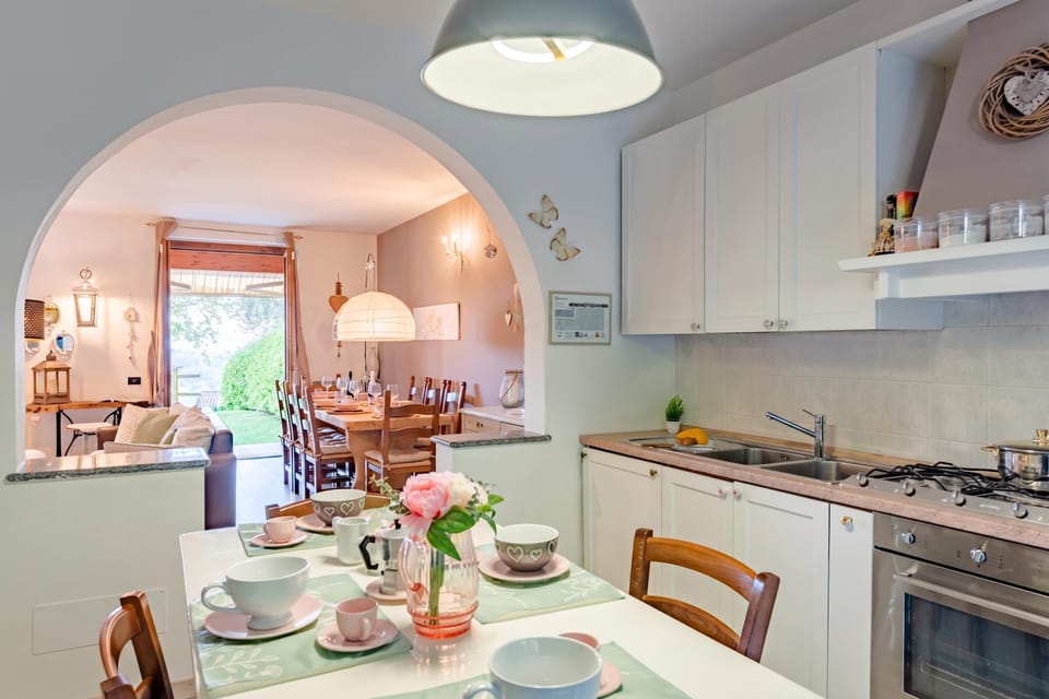 Family House, 2 Bedrooms, Fireplace (HomeSweetHome Lake-View Villetta a) | Dining