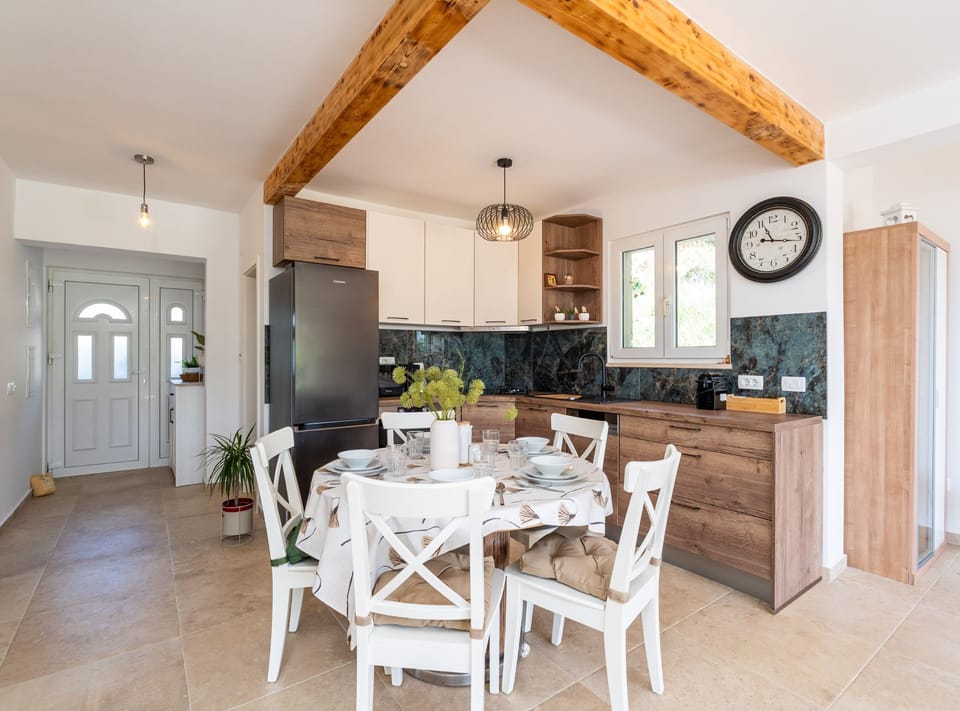 Apartment (Apartment Bella Vista - Two Bedroom A) | Dining room