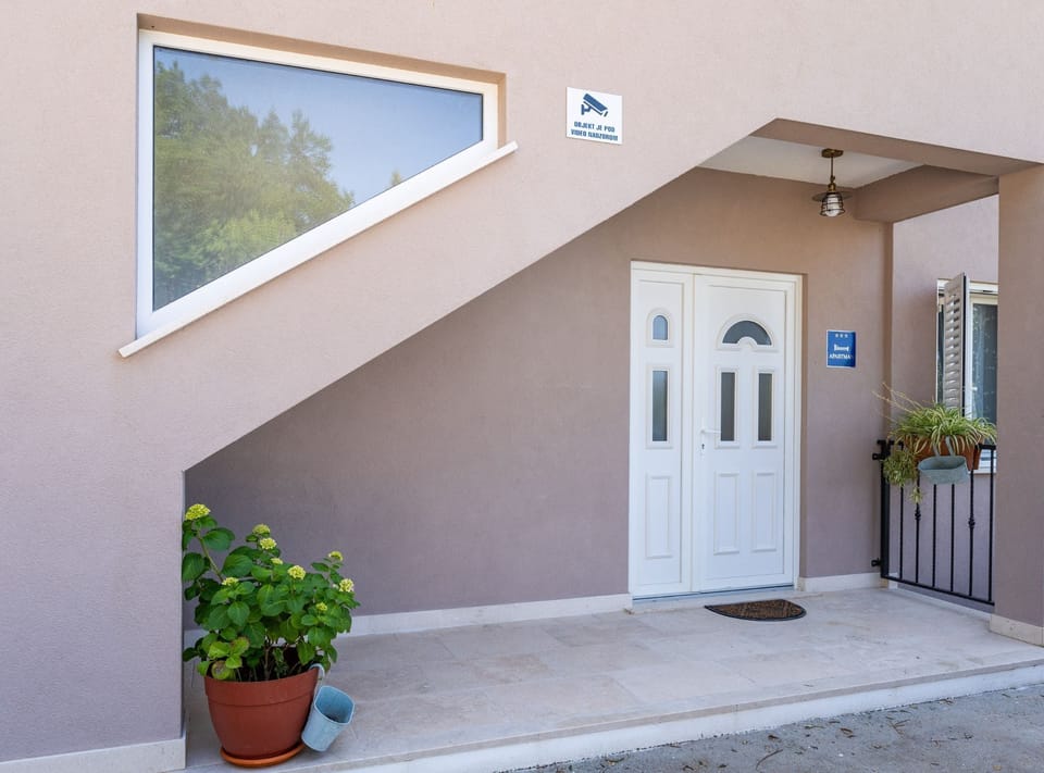 Apartment (Apartment Bella Vista - Two Bedroom A) | Property entrance