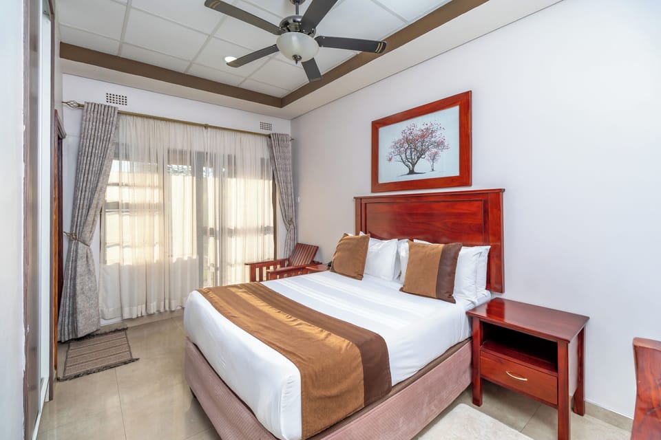 Standard Double or Twin Room | In-room safe, desk, laptop workspace, soundproofing