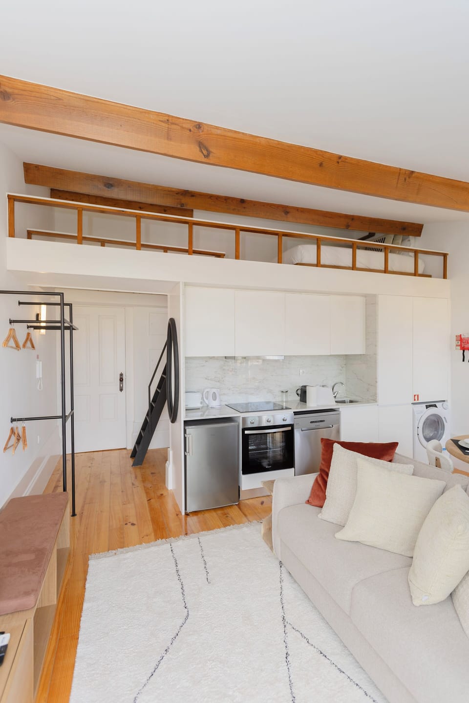 Standard Apartment, Balcony, City View | Living area
