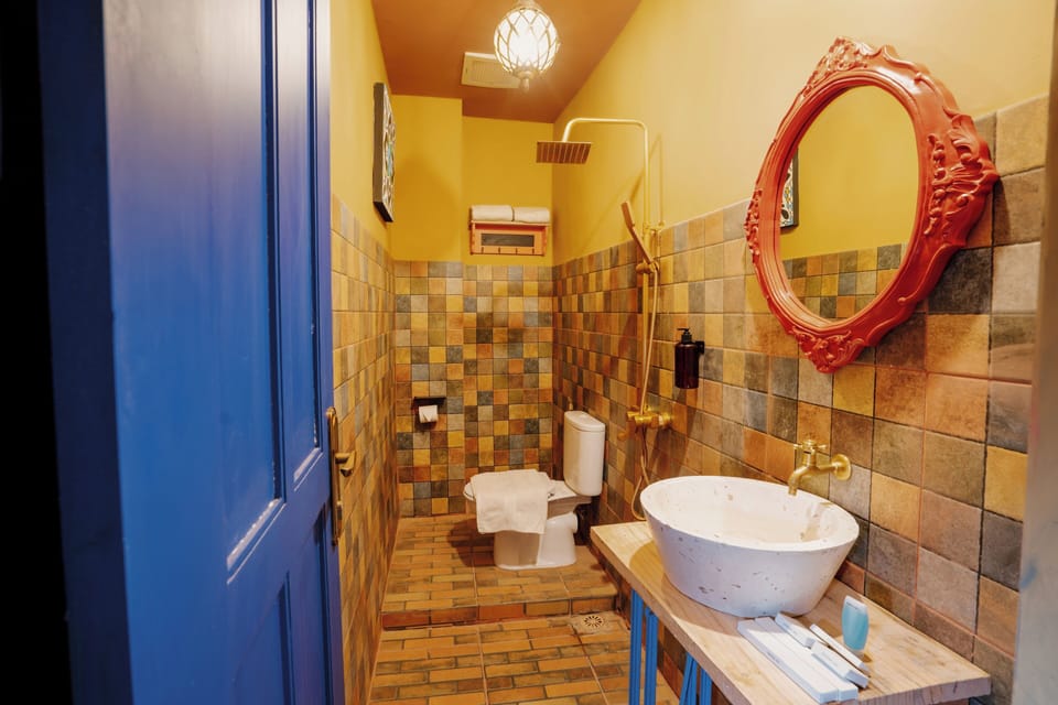 Family Quadruple Room | Bathroom | Towels, soap, shampoo, toilet paper