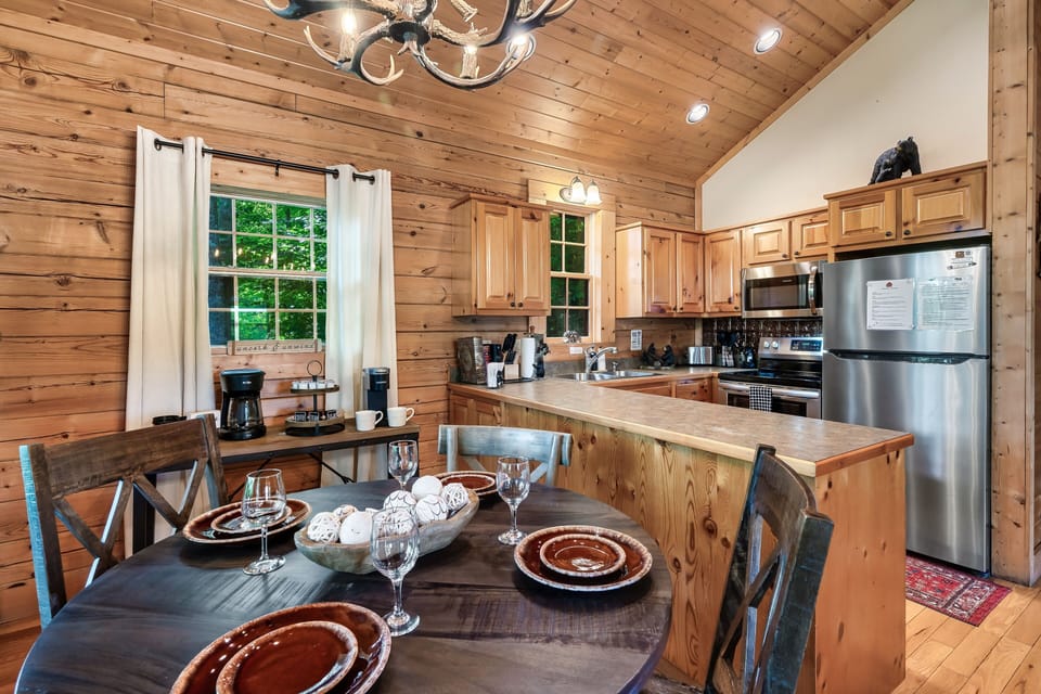 Gather your loved ones for an amazing meal in this quaint and cozy atmosphere