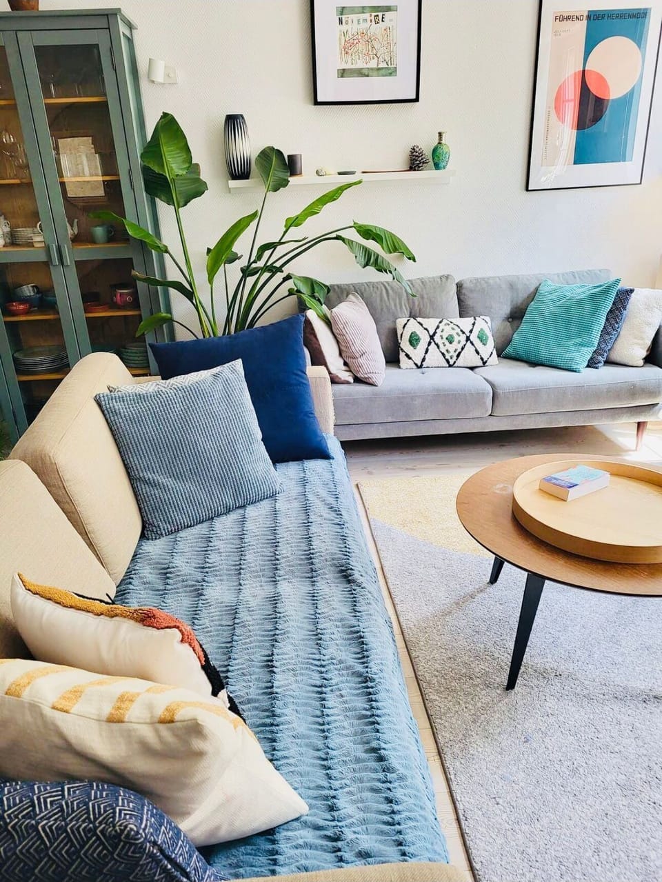Deluxe Townhome | Living area