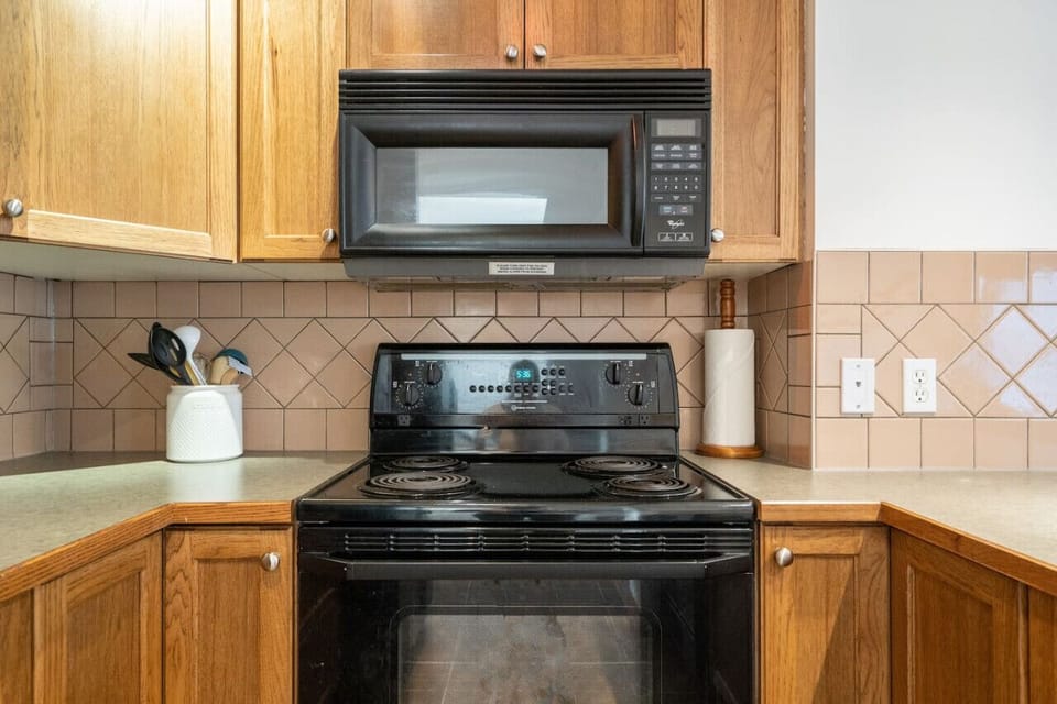 Full kitchen