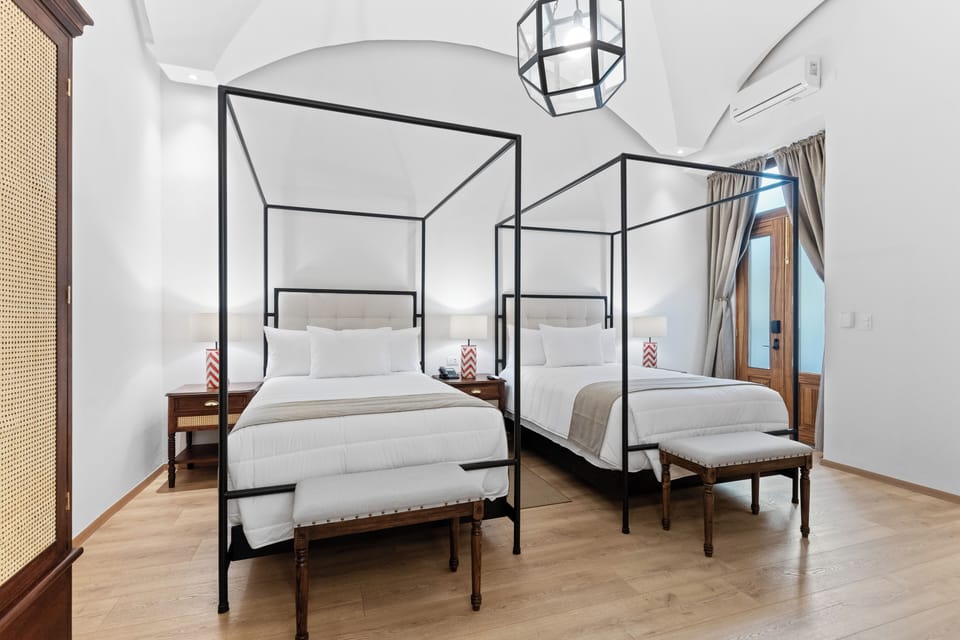 Executive Suite | Desk, WiFi (free), bed sheets