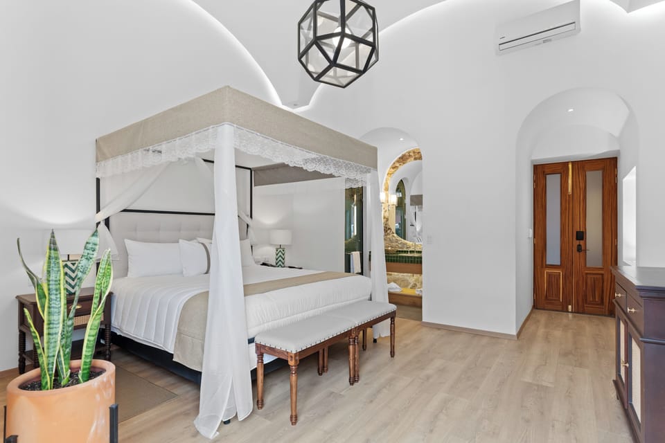 Desk, WiFi (free), bed sheets
