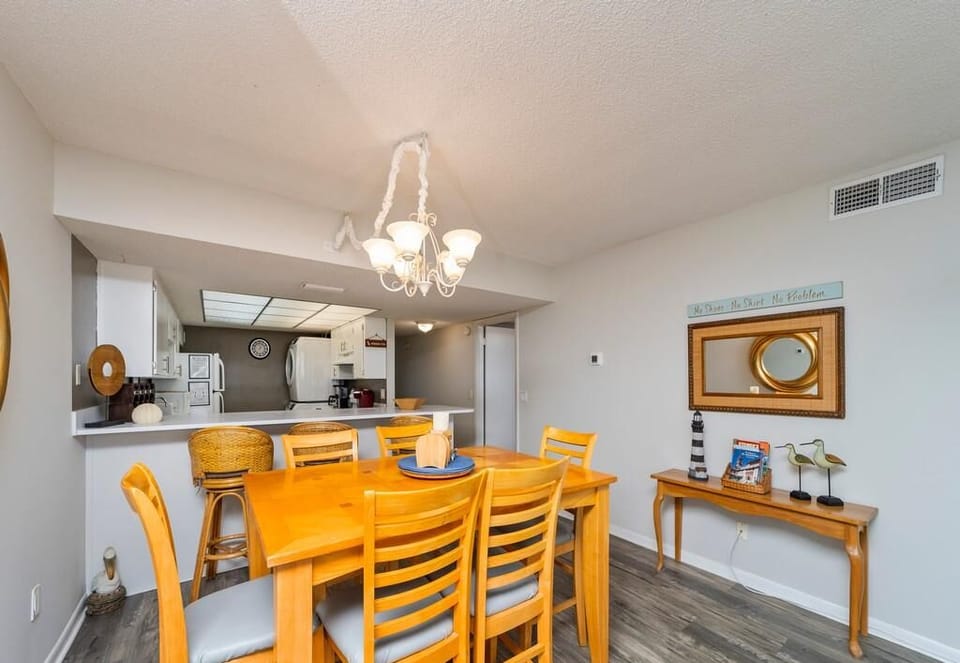 Dining Area to Kitchen