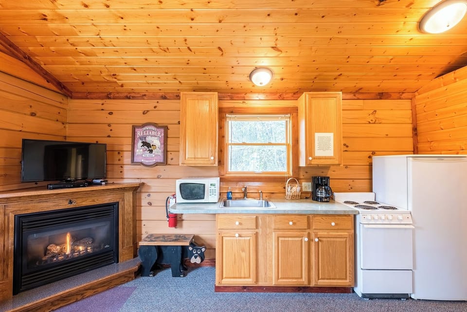 Kitchen & Living Space

The Maple cabin has a gas fire place, making it easy to kick back and relax!  The kitchen has everything you need for basic cooking!  If you choose not to cook, there are plenty of restaurants in the area to grab a bite to eat! 