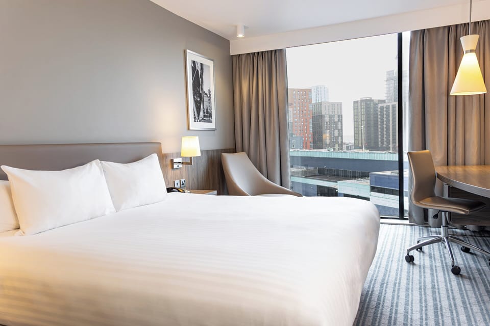 Premium Room, 1 King Bed | In-room safe, desk, laptop workspace, blackout drapes