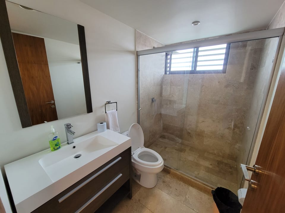 Comfort Apartment, City View | Bathroom | Towels