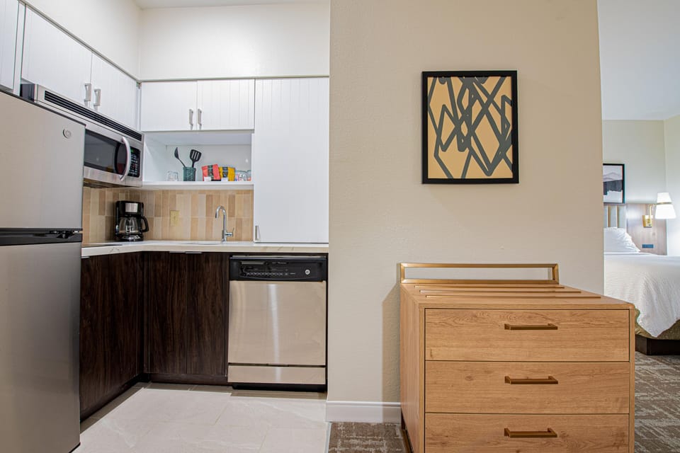 Fully equipped kitchen with full-size appliances.