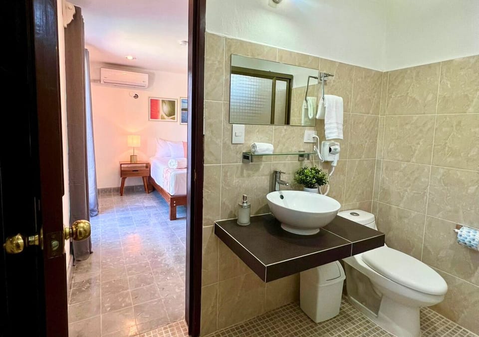 Design Room, 1 King Bed, Private Bathroom, Courtyard View | Bathroom | Shower, rainfall showerhead, hair dryer, towels
