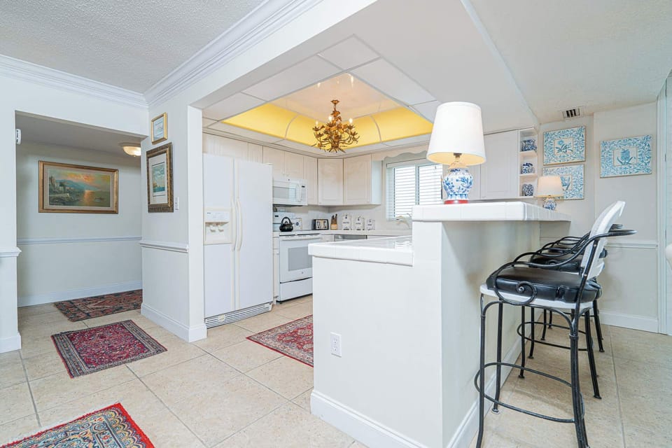 Condo, Multiple Beds, Balcony, Ocean View (Elegant Escape at Shoreline Towers) | Private kitchen | Coffee/tea maker