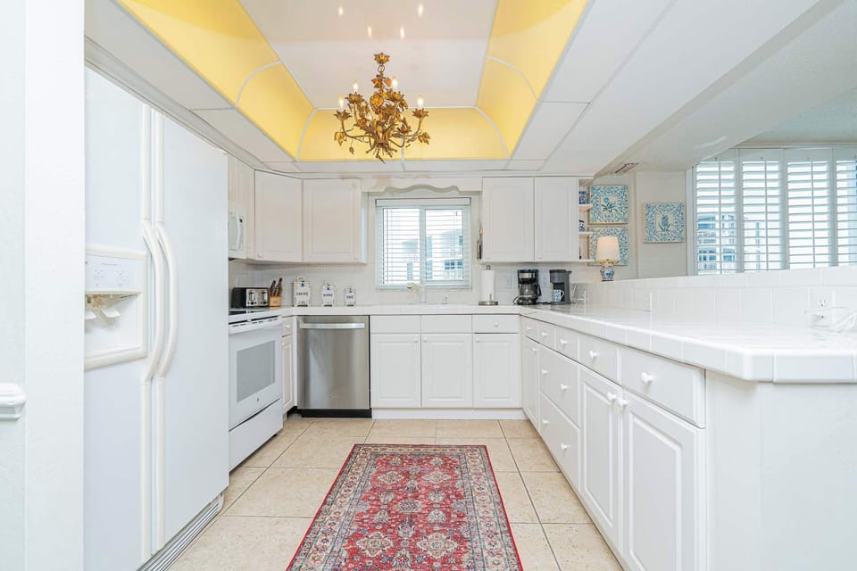 Condo, Multiple Beds, Balcony, Ocean View (Elegant Escape at Shoreline Towers) | Private kitchen | Coffee/tea maker
