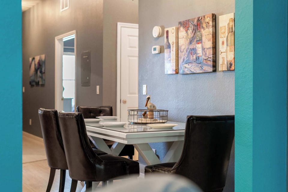 Condo, Multiple Beds, Pool Access, City View (Oasis Hideaway at Bahama Bay) | Dining