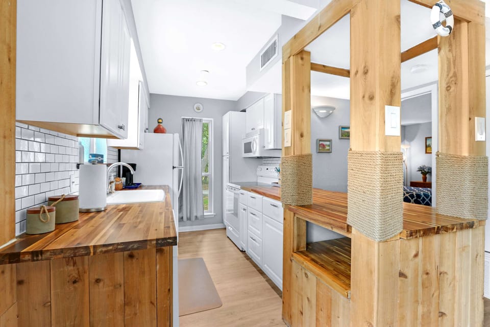 Condo, Multiple Beds, Patio, Garden View (Vicki’s Villa) | Private kitchen | Stovetop, coffee/tea maker