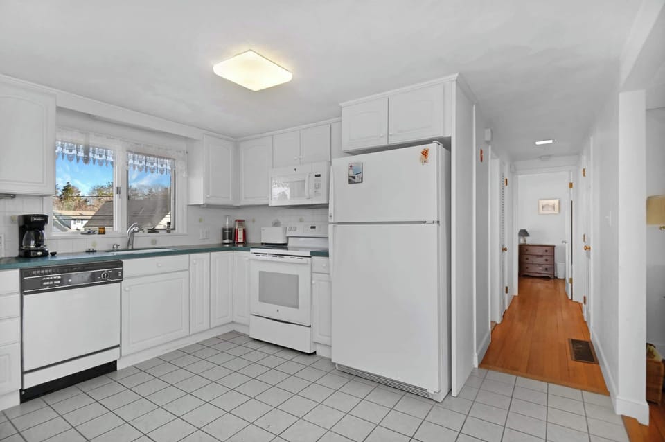 House, Multiple Beds, Balcony, Ocean View (Shore Thing) | Private kitchen | Coffee/tea maker