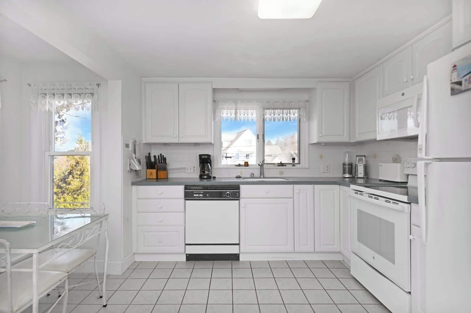 House, Multiple Beds, Balcony, Ocean View (Shore Thing) | Private kitchen | Coffee/tea maker