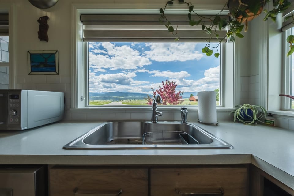 House, Multiple Beds, Fireplace, Mountain View | Private kitchen | Coffee/tea maker