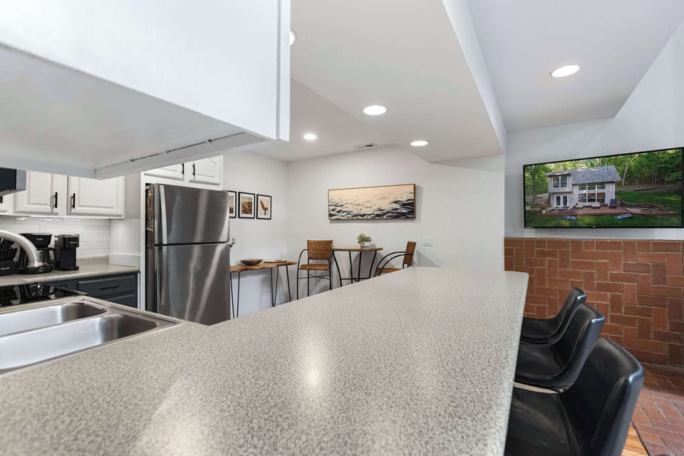 House, Multiple Beds, Kitchen (Treehouse LOZ) | Private kitchen | Fridge, microwave, oven, stovetop