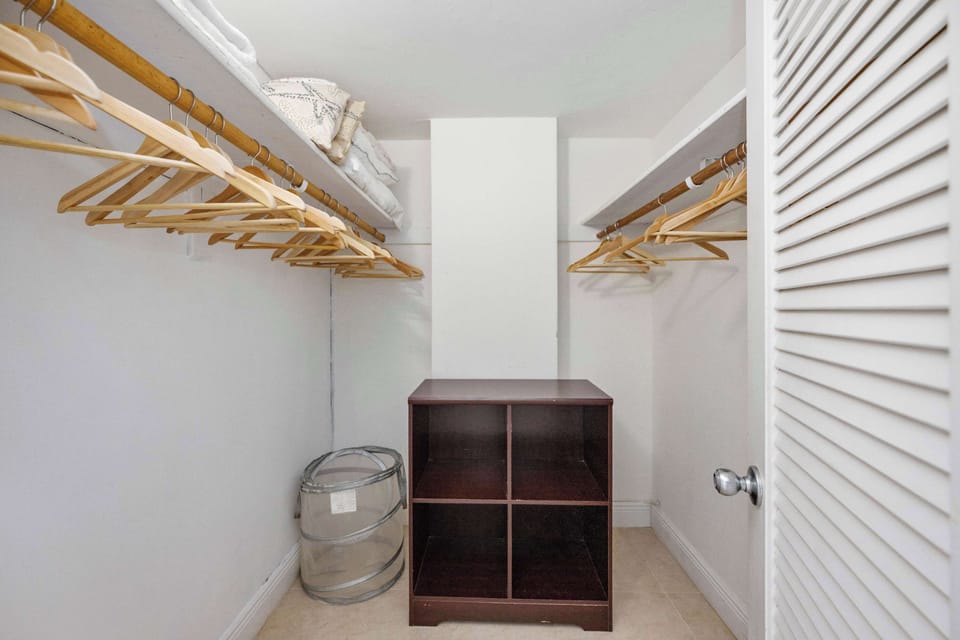 Condo, Multiple Beds, Pool Access, Partial Ocean View | Interior