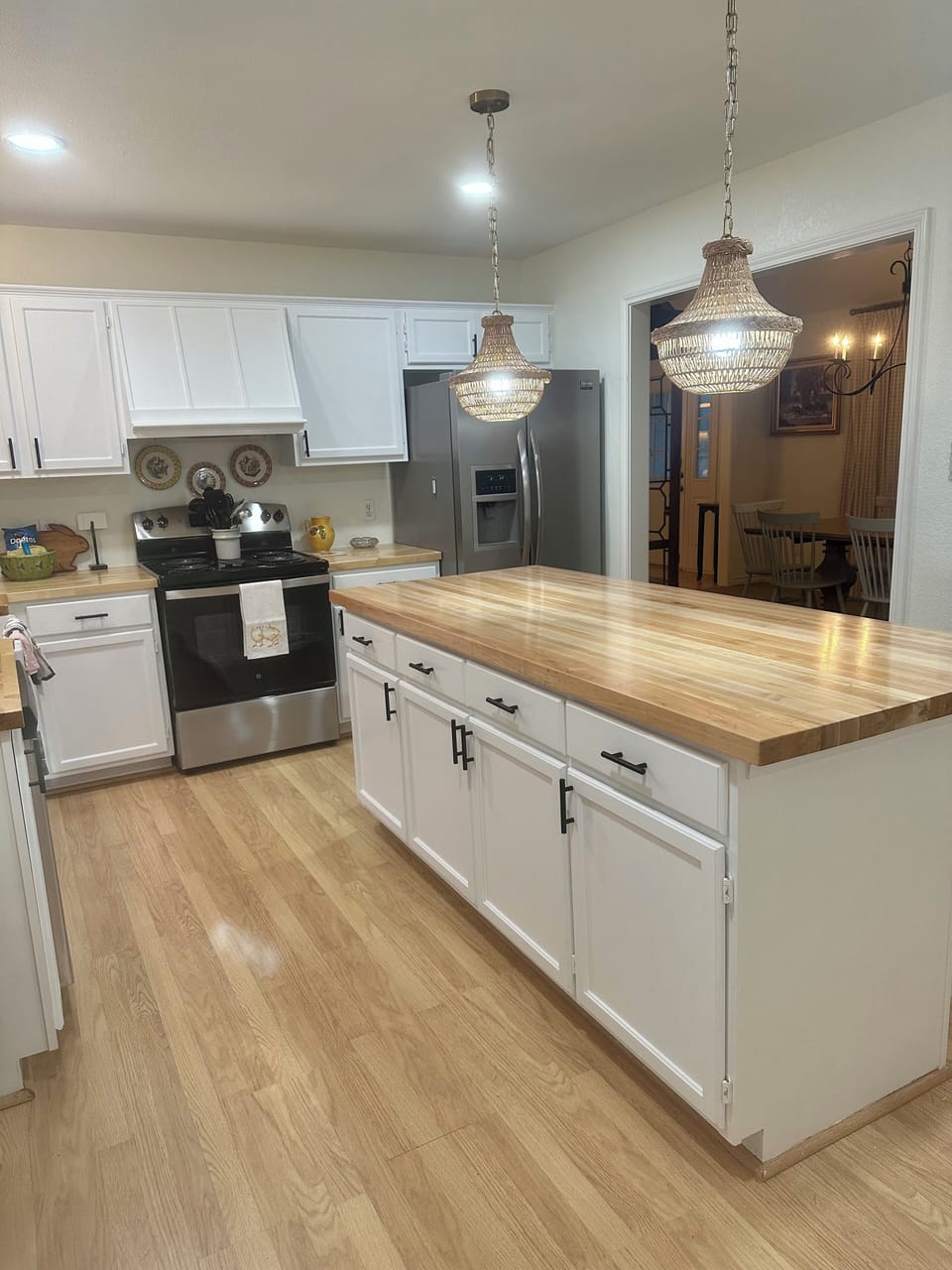 The kitchen is updated and ready for your culinary masterpieces!