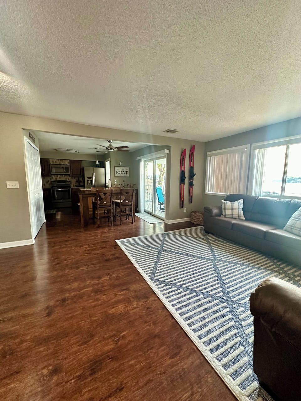 Open floor plan that is bright and sunny!