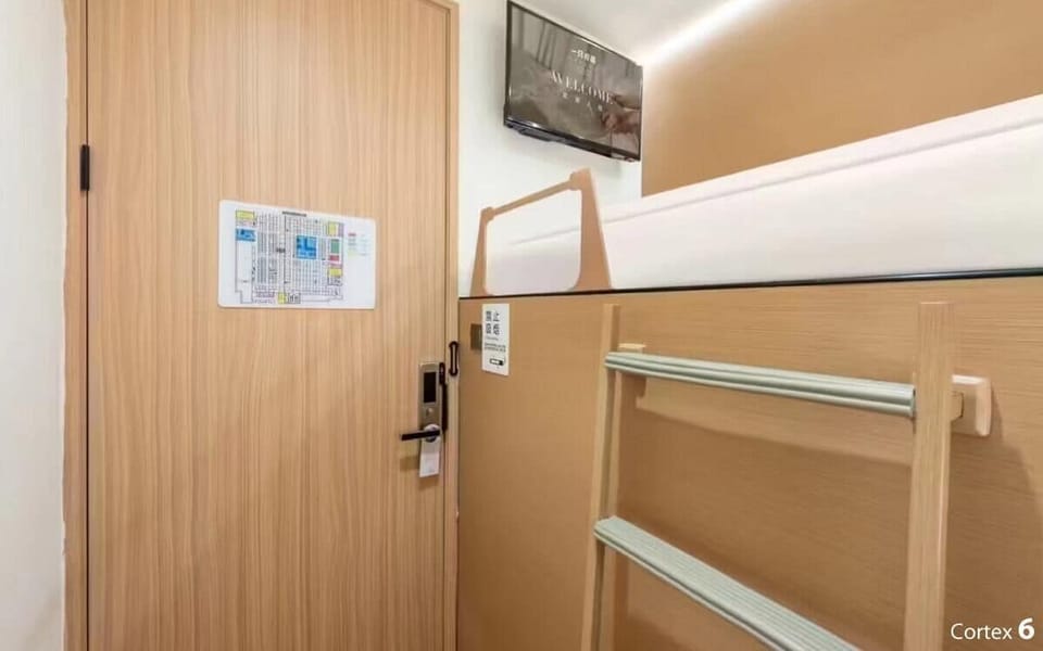 Z Scenic - Single Occupancy (Upper bunk) (Shared bathroom)(No window) | Down comforters, desk, laptop workspace, free WiFi