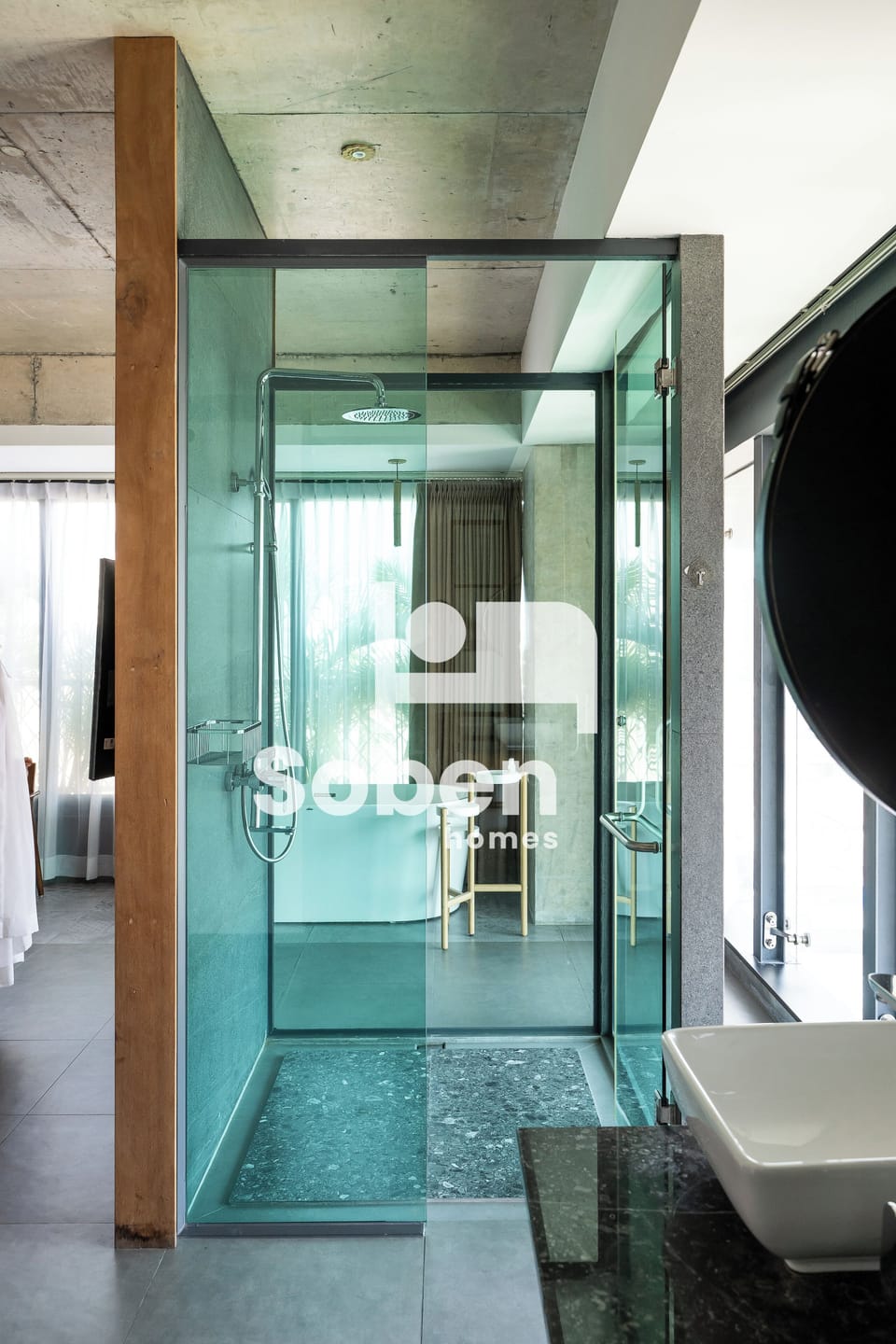 City Double Room | Bathroom | Shower, free toiletries, hair dryer, towels