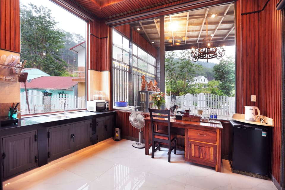 Superior Studio, Hill View | Living area