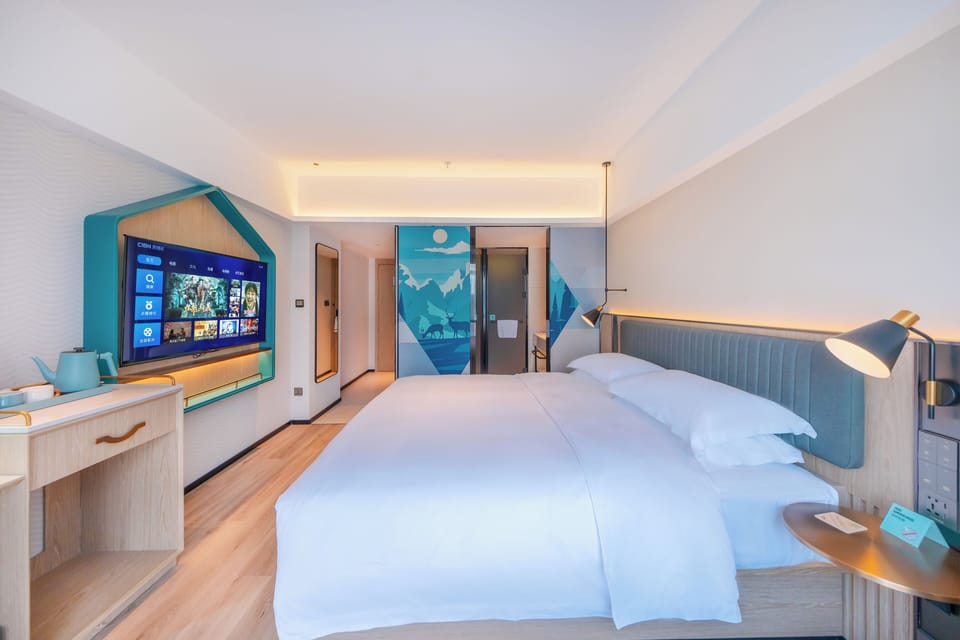 Business Room | 1 bedroom, premium bedding, down comforters, memory foam beds