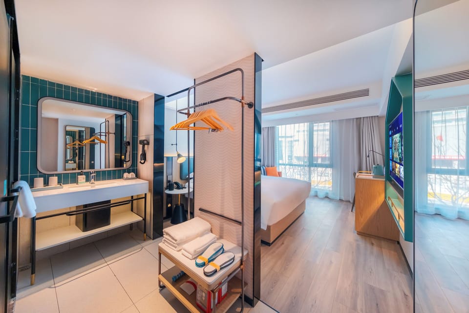 Business Room | 1 bedroom, premium bedding, down comforters, memory foam beds