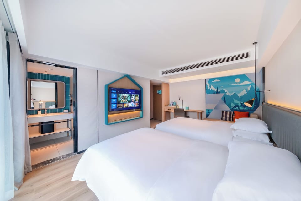 Business Room | 1 bedroom, premium bedding, down comforters, memory foam beds